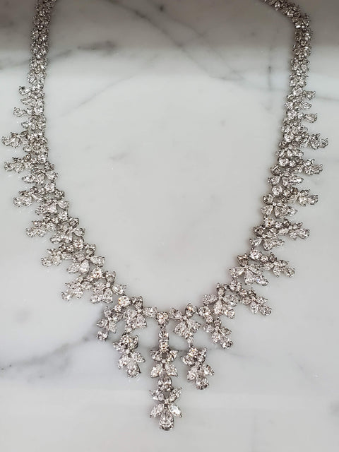 EXQUISITE DIAMOND NECKLACE