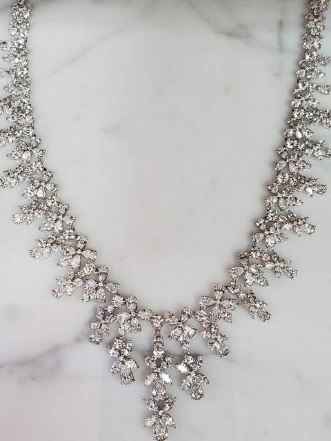 EXQUISITE DIAMOND NECKLACE