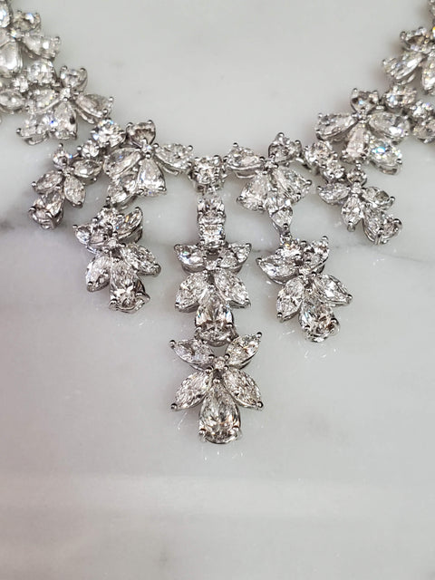 EXQUISITE DIAMOND NECKLACE