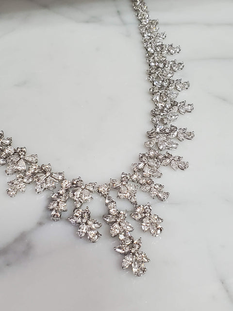 EXQUISITE DIAMOND NECKLACE